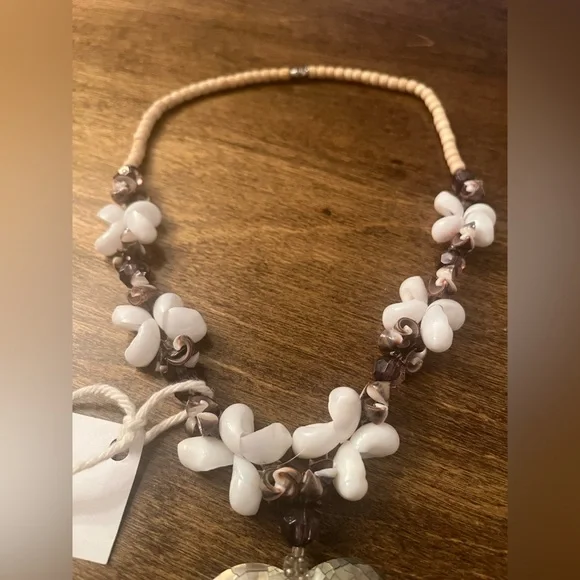 Handmade Mother of Pearl Handmade Shell Necklace with Iridescent Heart Pendant - Picture 5 of 8